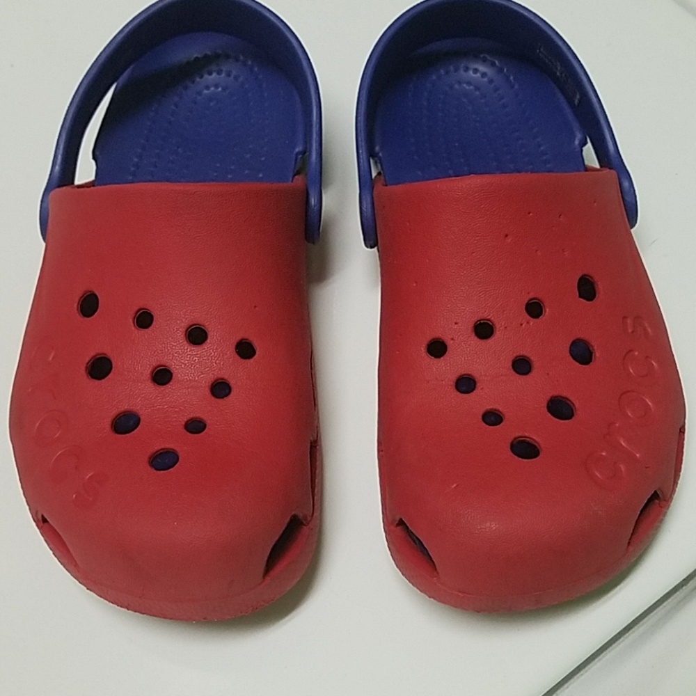 Crocs girls size 2